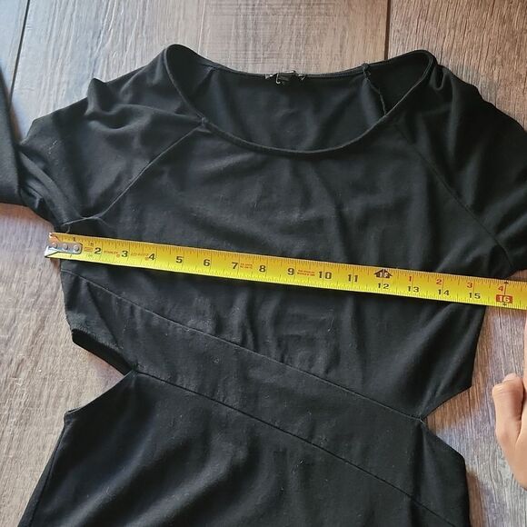 Express 3/4 Sleeve Cutout Top - Picture 7 of 7